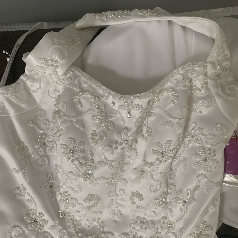 Gorgeous white halter vintage wedding dress